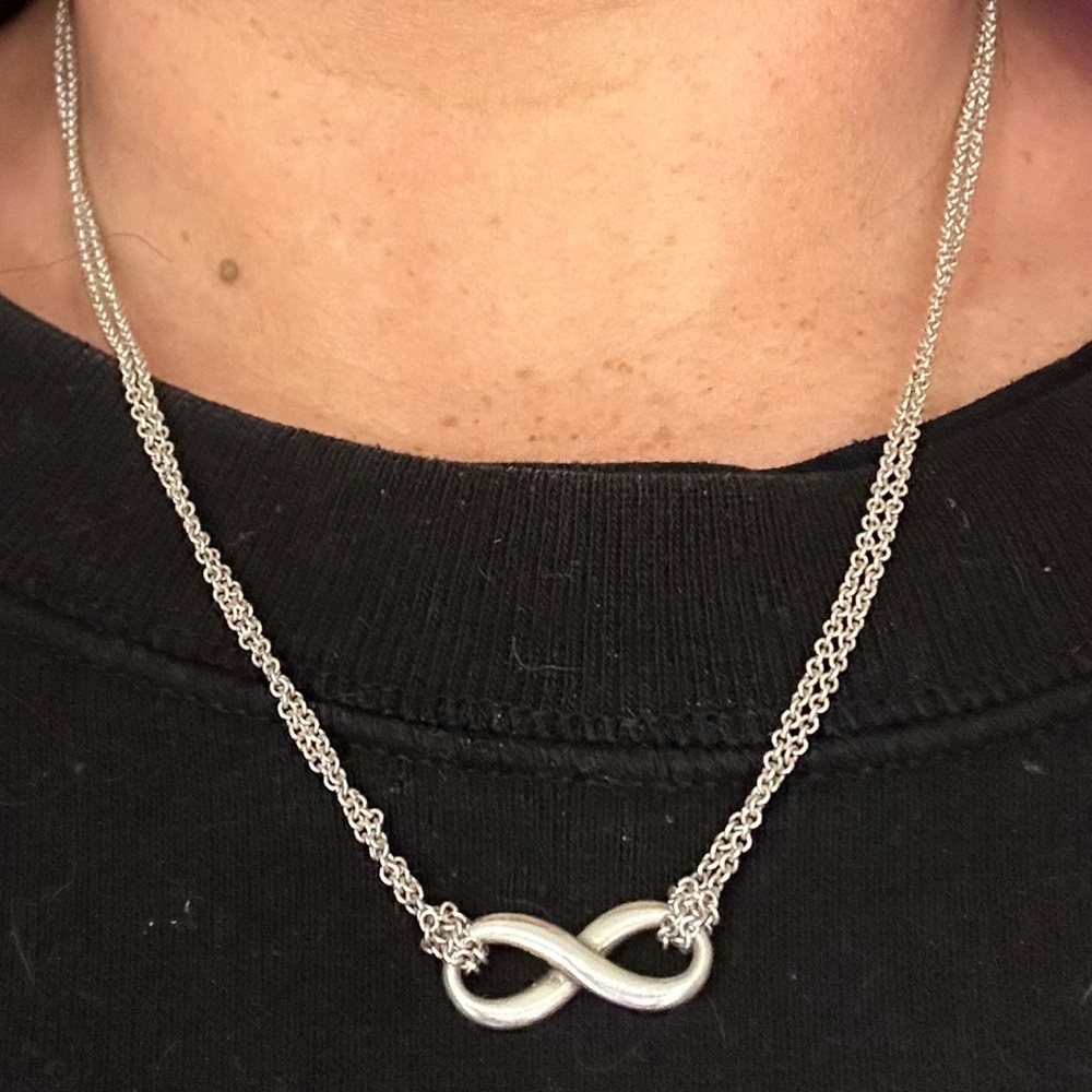 Authenticated *see last 3 pics* Tiffany & Co infinity necklace